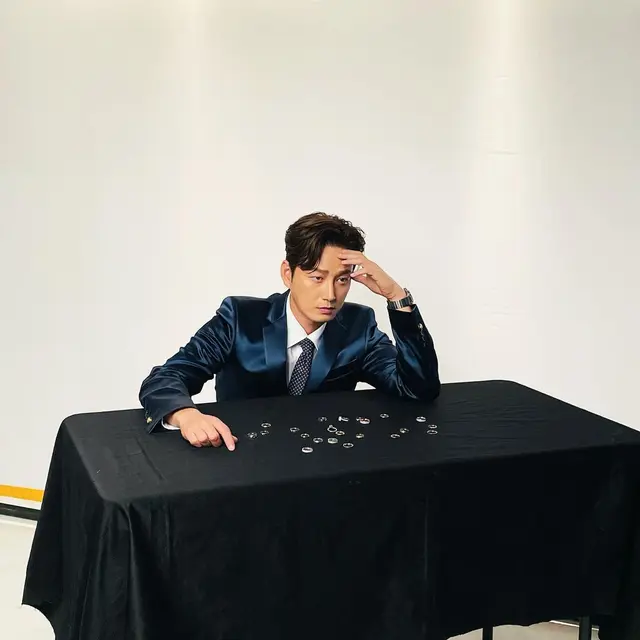Potret dulu dan kini Lee Hyun Wook, pemeran Lee Hyung Ju di drakor Remarriage & Desires Netflix (Foto: Instagram @wook0617_