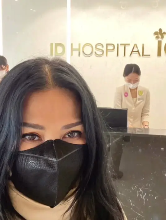 Sang diva datang ke Gangnam untuk operasi anti-aging. Momen itu dibagikannya di Instagram. [Instagram/titidj]