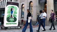 Sebuah papan iklan yang mempromosikan Piala Dunia 2026 terlihat di luar Faneuil Hall Marketplace pada 10 Maret 2026 di Boston, Massachusetts. (Maddie Meyer/Getty Images via AFP)