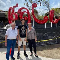 Maudy Koesnaedi temani mertua di Bali (Instagram/maudykoesnaedi)