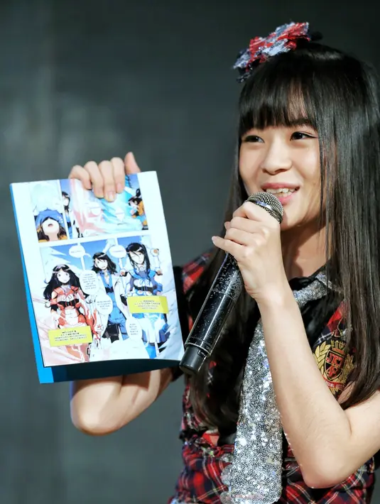 "JKT48 kan unik, kita angkat ke komik yang mereka bangat tapi bukan mereka yang nyanyi, dance juga. Ini memperkenalkan JKT48 lebih luas ke masyarakat dalam versi fiktifnya dengan cerita superhero pembasmi kejahatan," kata Sunny. (Adrian Putra/Bintang.com)
