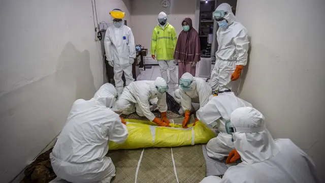 FOTO: Berjibaku Melawan Gelombang Virus Corona COVID-19 di Indonesia