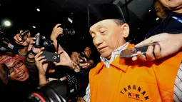 Ketua DPRD Bangkalan, Fuad Amin Imron bungkam saat dicecar pertanyaan oleh wartawan, seusai diperiksa KPK, Jakarta, Rabu (3/12/2014). (Liputan6.com/Miftahul Hayat)
