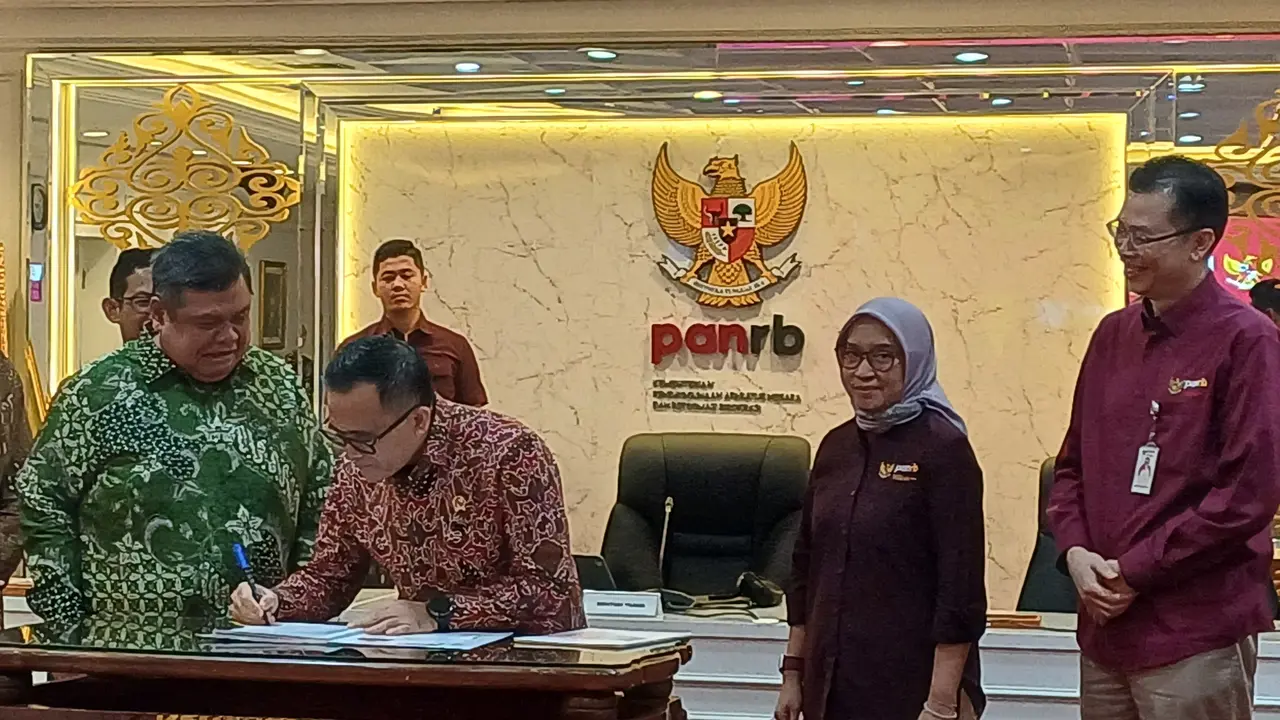 Penerimaan hasil reviu terhadap LKPP 2023 dari BPKP di Kementerian PANRB, Rabu (27/3/2024). (Foto: Liputan6.com/Maulandy R)