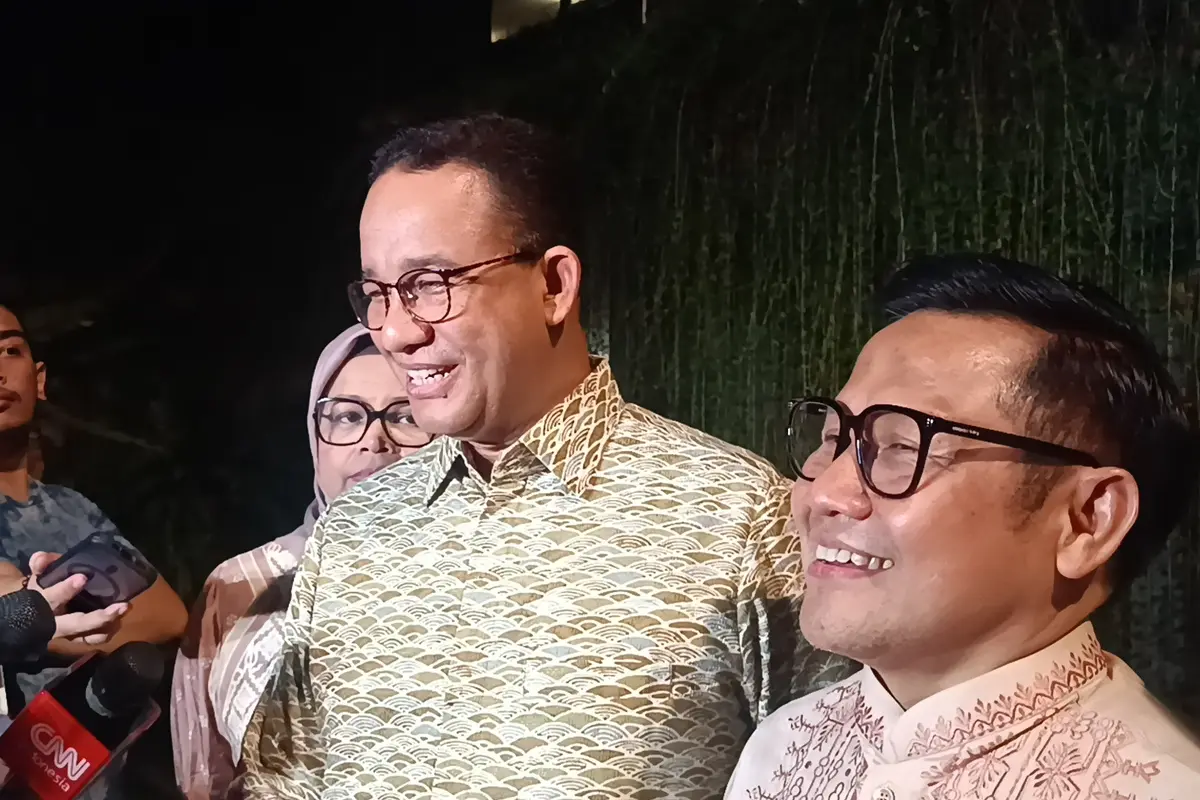 Calon wakil presiden (cawapres) Muhaimin Iskandar alis Cak Imin melakukan kunjungan ke kediaman calon presiden Anies Rasyid Baswedan di Jakarta Selatan, Selasa malam (16/4/2024). (Merdeka.com/Nur Habibie)