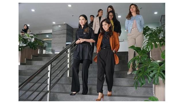 6 Potret Kedekatan Raline Shah dan Menteri Meutya Hafid, Siap Kerja Jadi Stafsus
