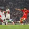 Nathan Tjoe-A-On beraksi dalam duel Timnas Indonesia versus Mozambik di Stadion Utama Gelora Bung Karno, Jakarta, Selasa (9/6/2026). (Bola.com/Bagaskara Lazuardi)