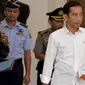 Presiden Joko Widodo saat akan memberikan keterangan pers usai menggelar pertemuan dengan pimpinan tiga lembaga hukum, Istana Merdeka, Jakarta, Rabu (25/2/2015). (Liputan6.com/Faizal Fanani)