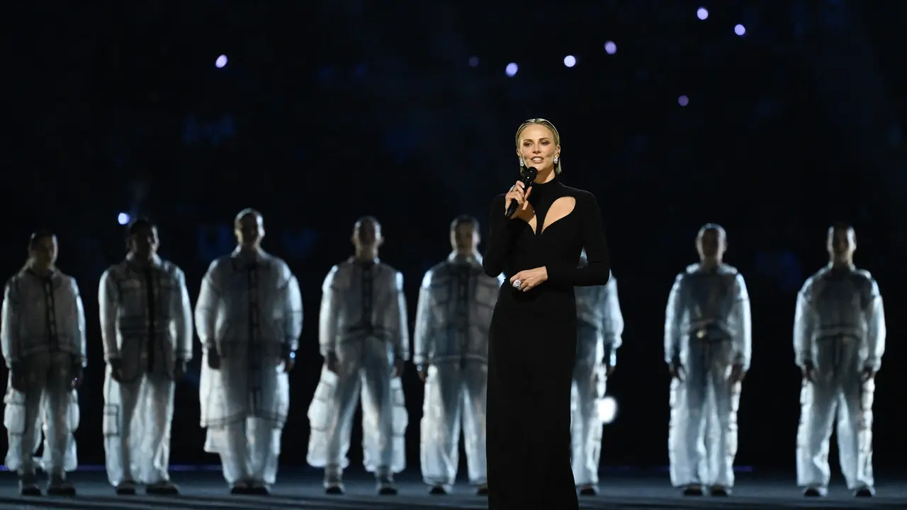 Charlize Theron dalam pembukaan Olimpiade Musim Dingin 2026. (WANG Zhao / AFP)