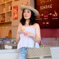Nindy Ayunda styling celana pendek (Instagram 
@nindyparasadyharsono)