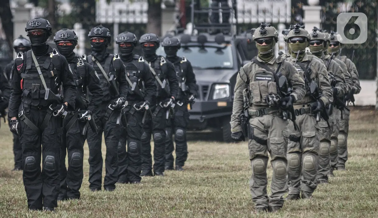 Anggota Komando Pasukan Khusus (Kopassus) mengikuti upacara penyerahan tongkat komando Komandan Jenderal (Danjen) Kopassus di Mako Kopassus, Cijantung, Jakarta, Kamis (10/9/2020). (merdeka.com/Iqbal S. Nugroho)