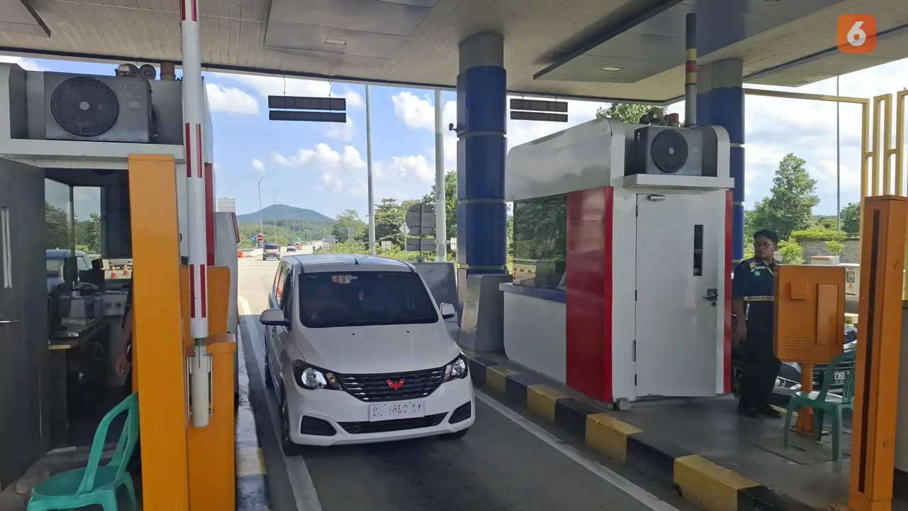Pintu tol Kota Baru, Lampung Selatan. Foto : (Liputan6.com/Ardi).