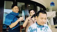 Menunggu Buka Puasa, Ashanty dan Ingrid Kansil Cukur Rambut Suami