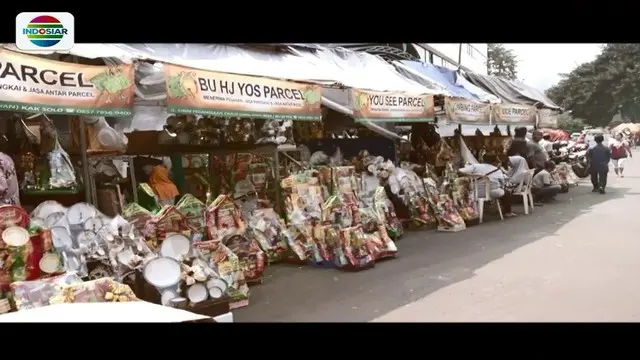 Jelang Hari Raya Lebaran, ramai pedagang parsel di kawasan Cikini, Jakarta Pusat. Di sana kita pesan parsel sesuai keinginan