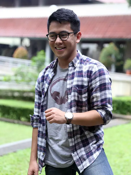 Ketika ditemui di kawasan Depok, Jawa Barat, Sabtu (13/2/2016), Ario Astungkoro mengaku memiliki teman khayalannya yang tak kasat mata. Saat masih kecil ia selalu ditemani teman khayalannya itu. (Nurwahyunan/Bintang.com)