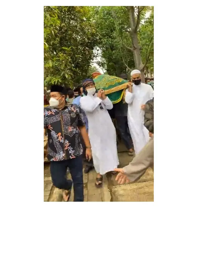 8 Potret Prosesi Pemakaman Syekh Ali Jaber, Diiringi Gema Tahlil