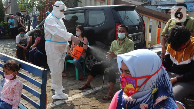 Warga Pamulang Datangi Posko Swab Antigen Gratis di Polsek