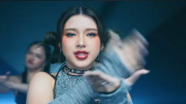Jadi Sasaran Body Shaming, Ini 8 Pesona Tiara Andini di MV Flip It Up