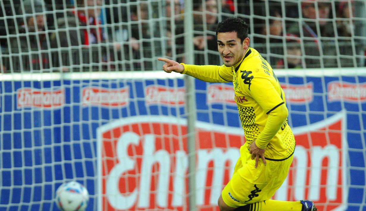 Pemain Borusia Dortmund, Ilkay Gundogan rumornya menjadi incaran pelatih Liverpool Jurgen Klopp tetapi beberapa klub Eropa juga meliriknya seperti Manchester City, Juventus, PSG, Liverpool, harganya berkisar €35 juta (euro). (EPA/Patrick Seeger)