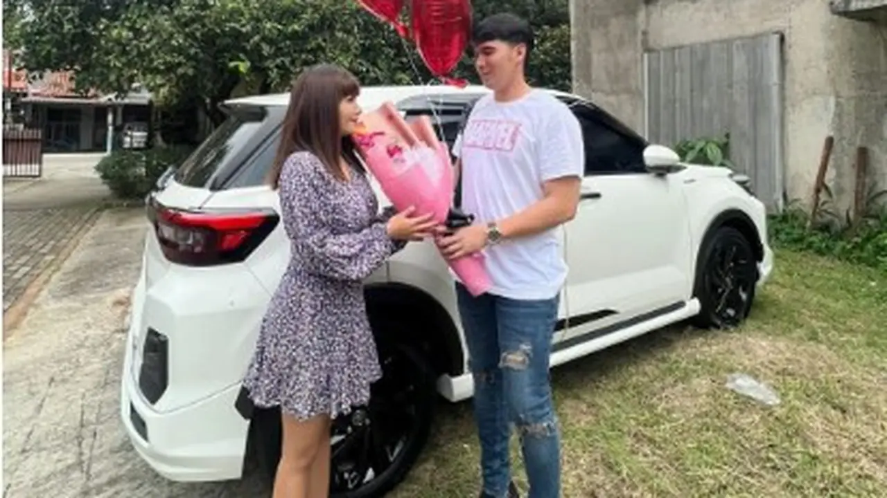 7 Potret Mesra Dinar Candy dan Ridho Illahi, Makin Mesra Hingga Belikan Mobil