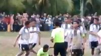 Seorang wasti sepakbola nasional asal Kabupaten Muna, pingsan dan masuk rumah sakit usai kena pukulan penonton di laga sepakbola antara tim Baubau dan Buton pada event Porprov Buton.