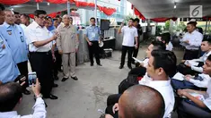 Menkumham Yasonna H Laoly memberi arahan pada peserta tes seleksi CPNS Kemenkumham di gedung BKN, Jakarta, Senin (11/9). Pada 2017, tercatat 1.116.138 pelamar CPNS mendaftar di lingkungan Kemenkumham. (Liputan6.com/Helmi Fithriansyah)