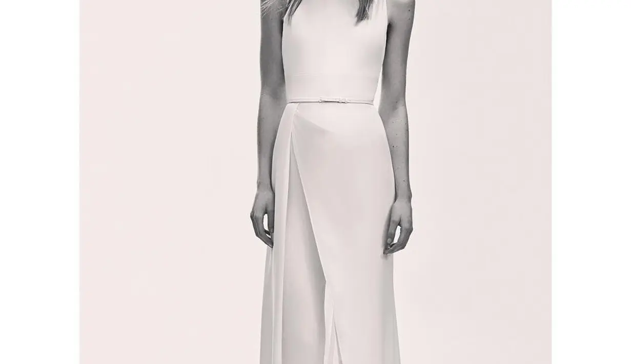 Elie Saab merancang sebuah Jumpsuit Camouflage di Koleksi Bridal Ready to Wear Spring 2017. Gaun ini menjadi pilihan untuk mengenakan celana dan gaun dalam satu busana. Potongan halter neck di bagian atas membuatnya nampak nyaman digunakan untuk pesta kebun,