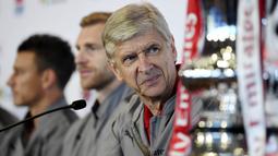 Pelatih Arsenal, Arsene Wenger, saat menghadiri jumpa pers di Museum Seni Kontemporer, Sydney, Selasa (11/7/2017). Arsenal melakukan tur pramusim ke Australia dengan melawan Sydney FC dan Sydney Wanderers. (EPA/David Moir)
