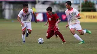 Pemain Timnas Indonesia U-19, Egy Maulana Vikri, saat pertandingan melawan Brunei Darussalam pada laga Piala AFF U-18 di Stadion Thuwunna, Rabu (13/9/2017). Indonesia menang 8-0 atas Brunei Darussalam. (Liputan6.com/Yoppy Renato)