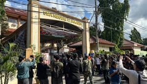Situasi Pasca Ledakan di SMAN 72 Kelapa Gading Jakarta. (Liputan6.com/Nanda Perdana Putra)