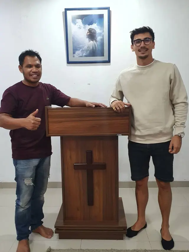 Dibaptis, Ini 7 Kebersamaan Jessica Iskandar dan Vincent Verhaag bersama Pendeta
