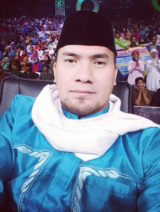 Pertengahan Desember 2015, Saipul Jamil kembali menjalankan ibadah umrah bersama keluarga besarnya. (Foto: instagram.com/saipuljamill)