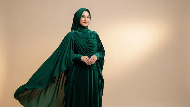 Abaya Kaftan dengan Siluet Drapery