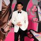 Aktor Hong Kong Andy Lau tersenyum saat menghadiri Hong Kong Film Awards di Hong Kong, (15/4). Hong Kong Film Awards digelar untuk yang ke 37 kalinya dan diberikan kepada insan perfilman. (AP Photo / Vincent Yu)