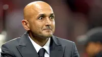 Roma manager Luciano Spalletti gestures prior to the game against Manchester United during a UEFA Cup Champions League match at Old Trafford in Manchester, in north-west England, 02 October 2007. AFP PHOTO/ANDREW YATES