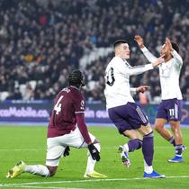 West Ham memecah kebuntuan melalui Tomas Soucek pada menit ke-50, sebelum Manchester United membalas lewat Benjamin Sesko di menit ke-90+6. (Adam Davy/PA via AP)