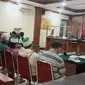 Para terdakwa anggota Khilafatul Muslimin menjalani putusan sidang di Pengadilan Negeri (PN) Kota Bekasi. (Liputan6.com/Bam Sinulingga)