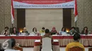 Sembilan orang anggota Pansel KPK mewawancarai calon pimpinan KPK, Giri Suprapdiono di Gedung Sekretariat Negara, Jakarta, Selasa (25/8/2015). Pada hari ini tujuh capim KPK mengikuti wawancara tahap akhir. (Liputan6.com/Faizal Fanani)