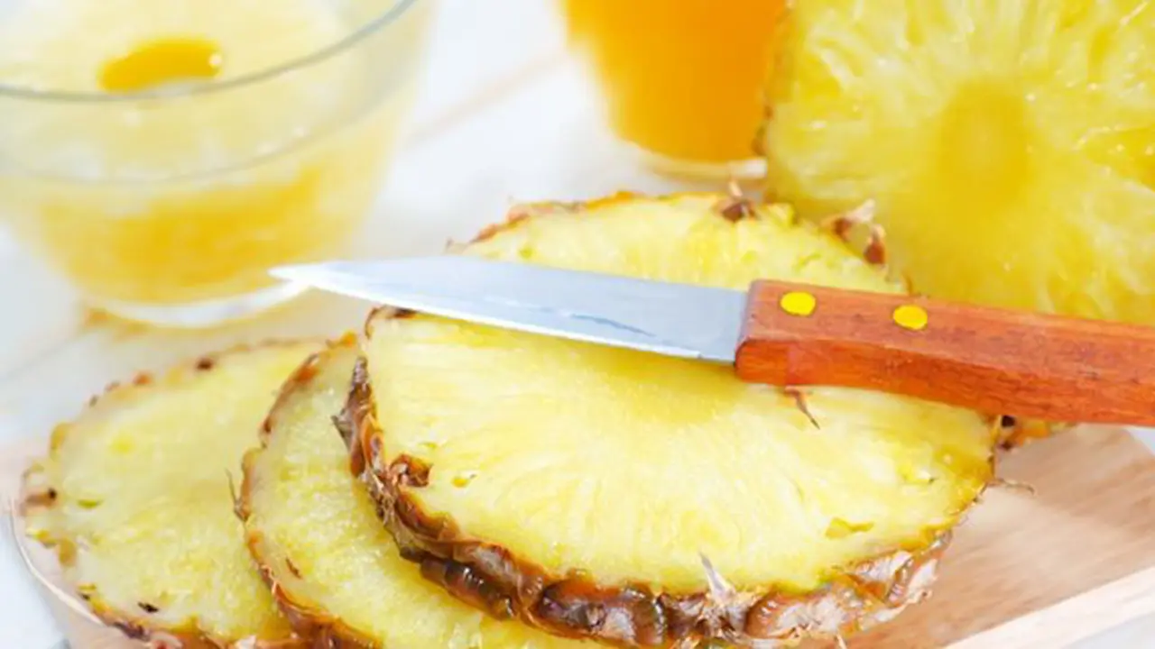 Tips mengupas nanas./Copyright shutterstock.com