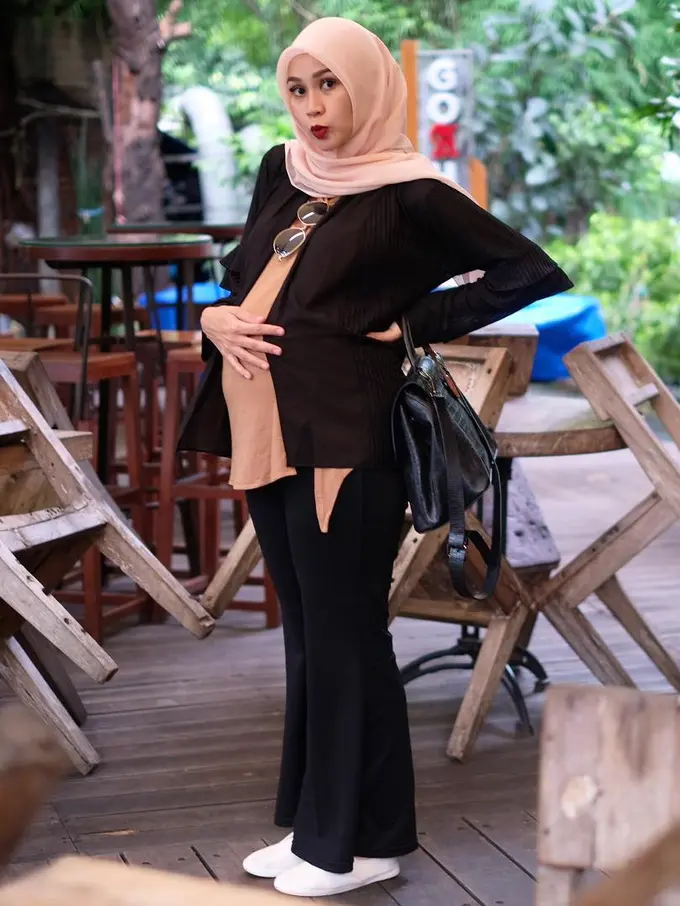 [Bintang] Shireen Sungkar, Zaskia Adya Mecca, dan Zeezee Shahab