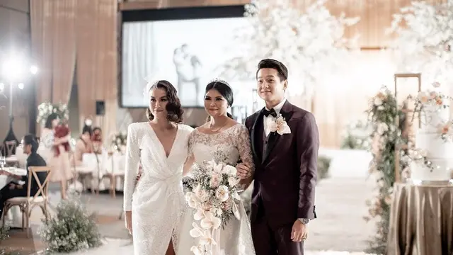 7 Gaya Agnez Mo Kondangan di Pernikahan Greysia Polii Ini Curi Perhatian