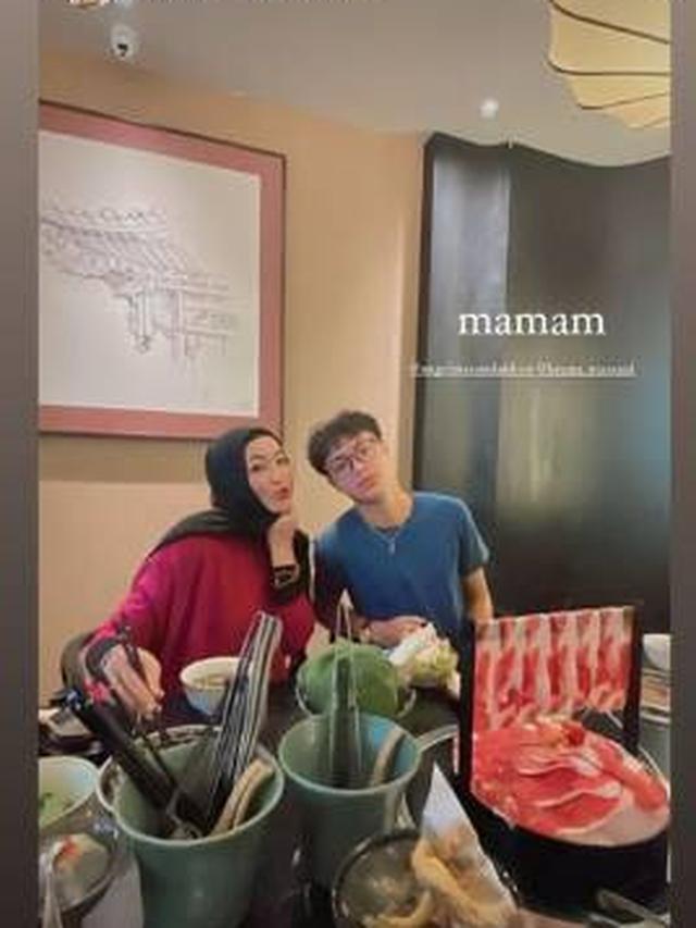 Makan Bareng, Ini 7 Kebersamaan Thoriq Halilintar Bersama Angelina Sondakh