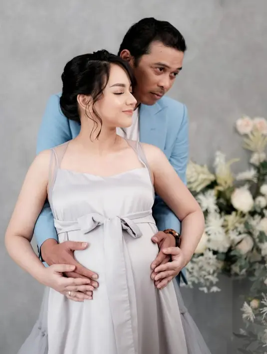 "Bismillahirrahmanirrahim. Alhamdulillah telah Lahir Putra kami yg bernama "Ryuzi Nara At Tariq" dengan selamat dan sehat. Pada hari Rabu 17 Maret 2021Pukul 07.23 WIB Dengan berat 3,2 kg. Tinggi 50 cm," tulis Angelica. (Instagram/angelicasimp.new)