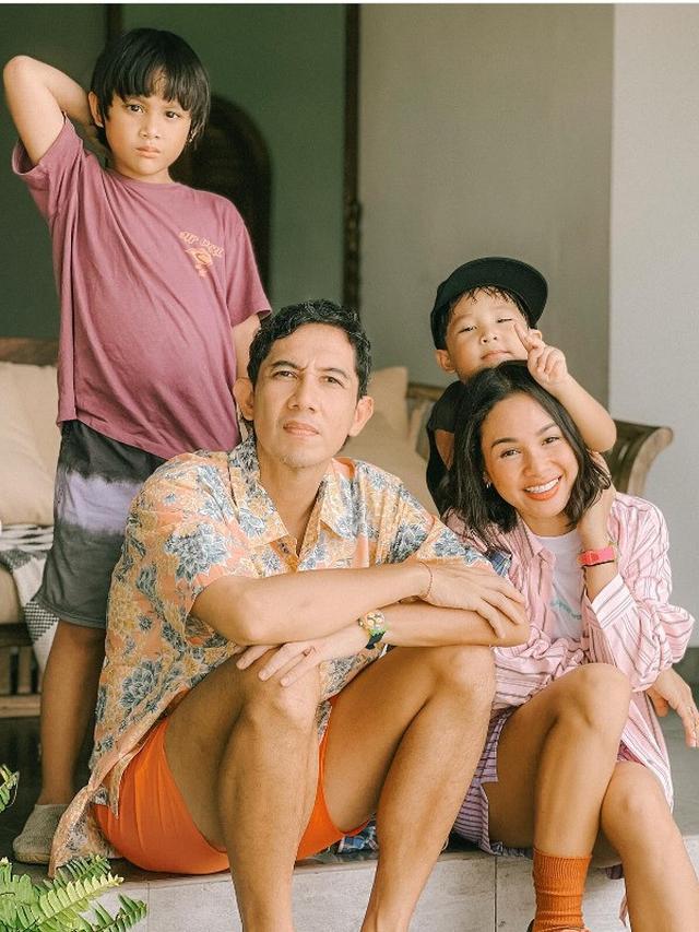 Potret Andien dan keluarga di Yogyakarta (Sumber: Instagram/andienaisyah)