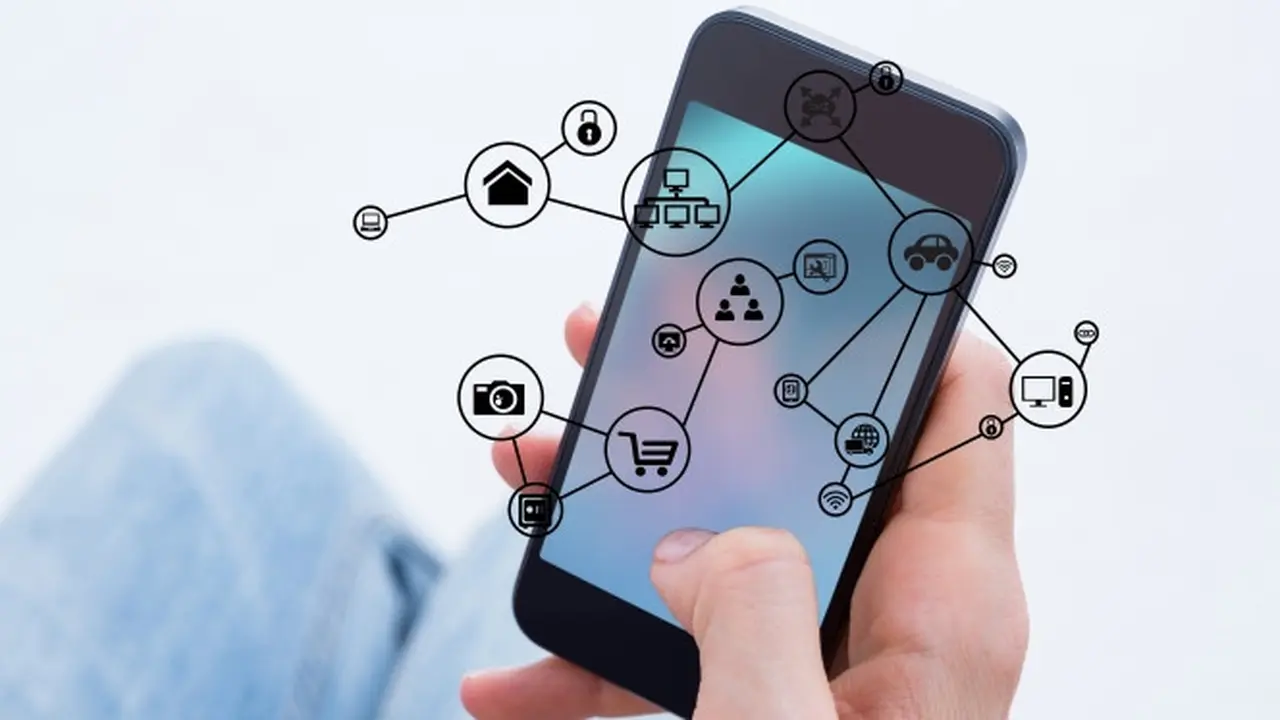 Ilustrasi Smartphone - Kredit: freepik.com/creativeart