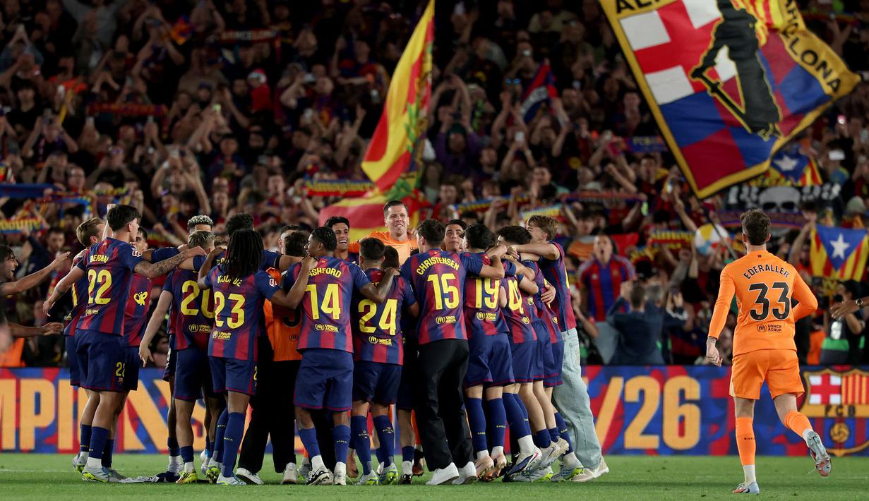Hasil 2-0 tersebut membuat Barcelona tak terkejar di puncak klasemen sementara dengan raihan 91 poin atau terpaut 14 angka dari Real Madrid dalam tiga laga tersisa. (AFP/Josep Lago)