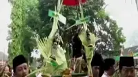 Pengantin tebu diarak ke pelaminan berupa mesin tebu. Sementara itu, Festival Sego Wiwit digelar untuk memperingati seabad Kabupaten Sleman.