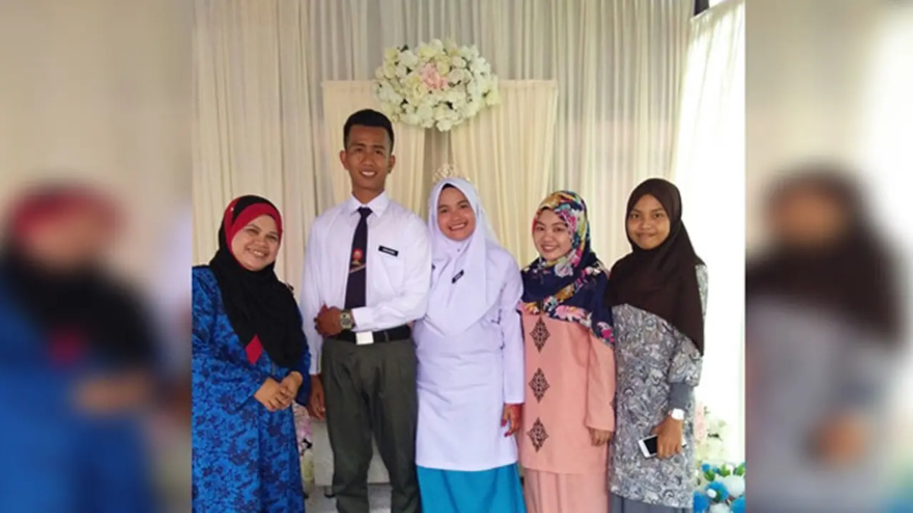 Aneh, Pengantin Pakai Seragam Sekolah di Pesta Resepsi