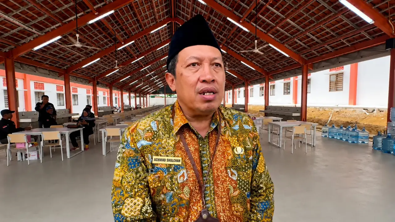 Kepala Dindikpora Rembang, Achmad Sholchan.