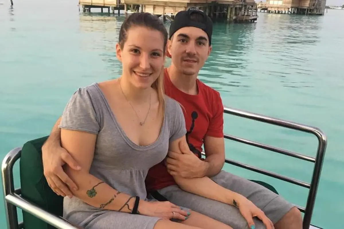Maverick Vinales (kanan) dan Kiara Fontanesi.